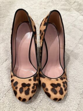 Gucci Leopard Calf Hair Pumps in Tan, Black & Pink